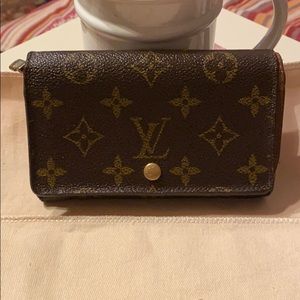 SOLD *Authentic* LOUIS VUITTON Wallet